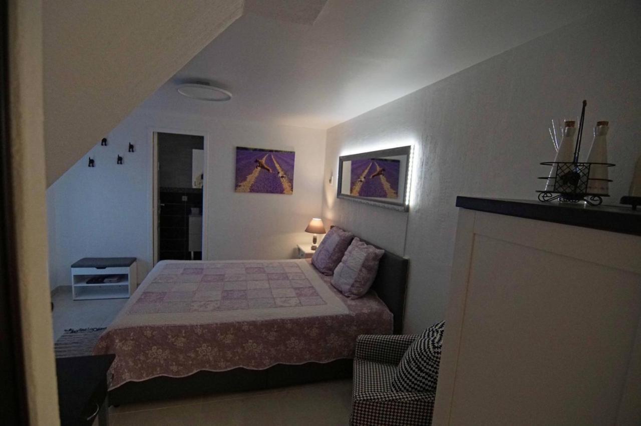 Chez Amali - Elegant Appartement De Vacances En Provence Avec Terrasse Brignoles Eksteriør bilde